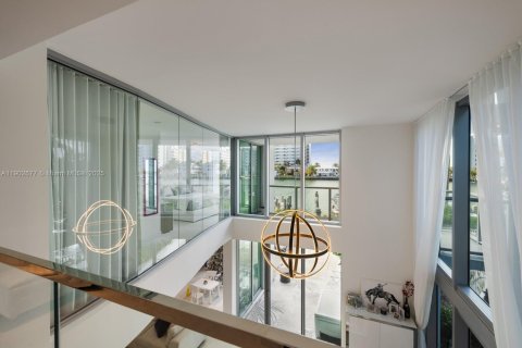 Condominio en alquiler en North Bay Village, Florida, 4 dormitorios, 231.88 m2 № 1953047 - foto 25