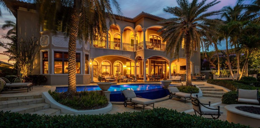 Villa ou maison à Lighthouse Point, Floride 6 chambres, 913.23 m2 № 2085888