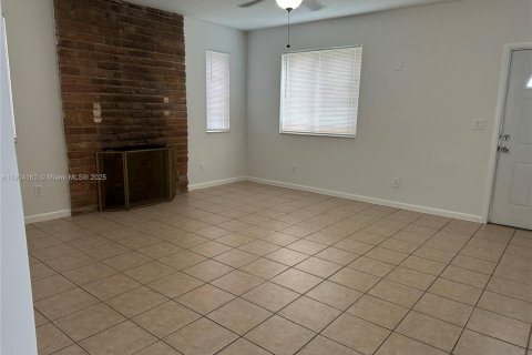 Casa en alquiler en Hollywood, Florida, 2 dormitorios, 83.61 m2 № 1956052 - foto 3