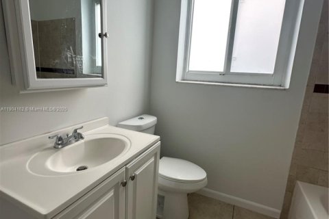 Casa en alquiler en Hollywood, Florida, 2 dormitorios, 83.61 m2 № 1956052 - foto 6