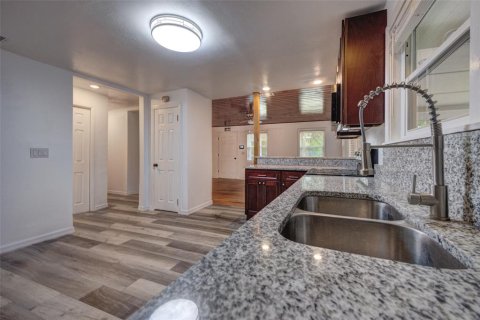 House in Orange City, Florida 2 bedrooms, 123.56 sq.m. № 2351916 - photo 15