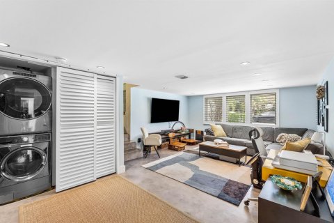 House in Boca Raton, Florida 4 bedrooms, 213.58 sq.m. № 2146733 - photo 11