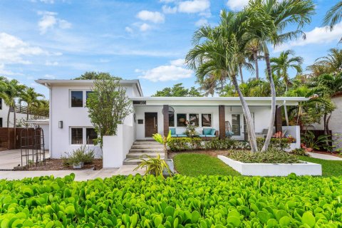 House in Boca Raton, Florida 4 bedrooms, 213.58 sq.m. № 2146733