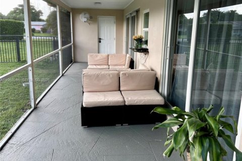 Купить виллу или дом в Корал-Спрингс, Флорида 4 спальни, 181.25м2, № 2029934 - фото 16