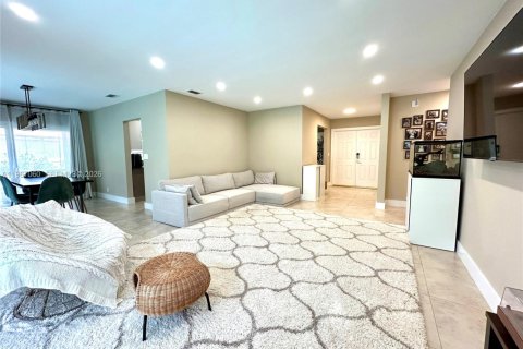 Купить виллу или дом в Корал-Спрингс, Флорида 4 спальни, 181.25м2, № 2029934 - фото 3