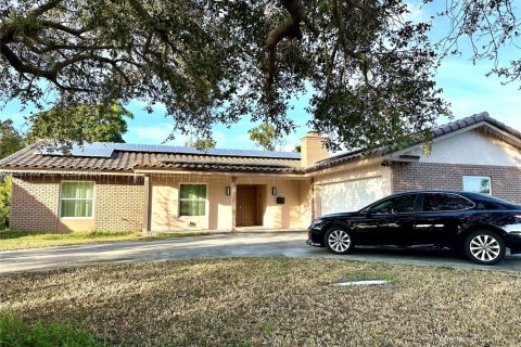 Дом в Корал-Спрингс, Флорида 4 спальни, 181.25м2 № 2029934