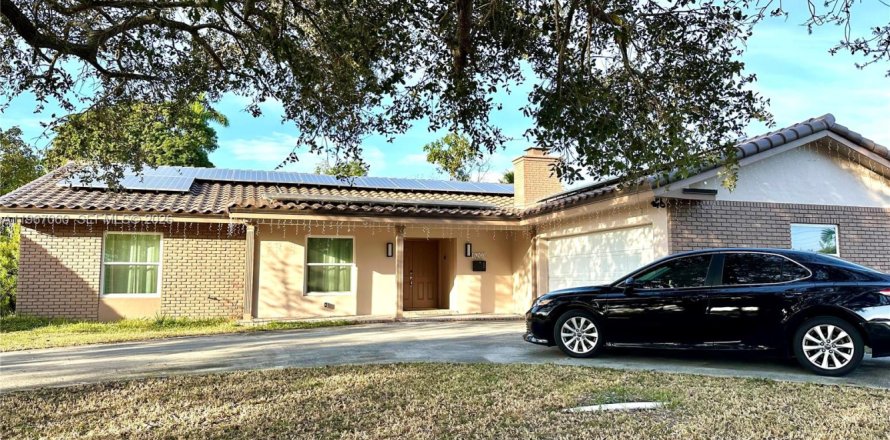 Дом в Корал-Спрингс, Флорида 4 спальни, 181.25м2 № 2029934