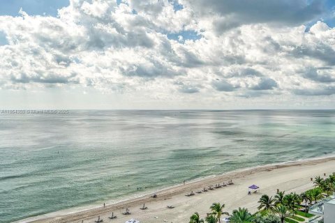 Condo in Sunny Isles Beach, Florida, 2 bedrooms  № 1892646 - photo 5