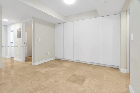 Condo in Sunny Isles Beach, Florida, 2 bedrooms  № 1892646 - photo 24