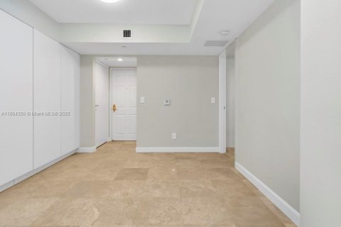 Condo in Sunny Isles Beach, Florida, 2 bedrooms  № 1892646 - photo 22