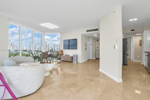 Condo in Sunny Isles Beach, Florida, 2 bedrooms  № 1892646 - photo 17