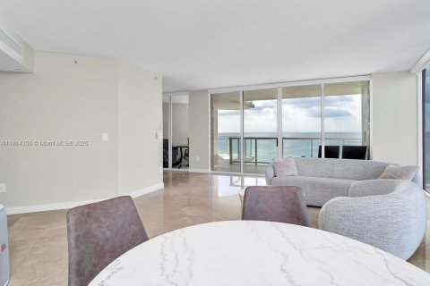 Condo in Sunny Isles Beach, Florida, 2 bedrooms  № 1892646 - photo 13