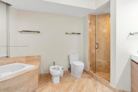 Condo in Sunny Isles Beach, Florida, 2 bedrooms  № 1892646 - photo 30