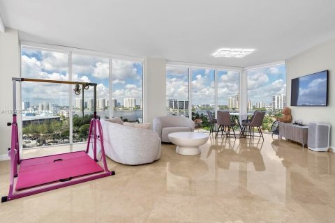 Condo in Sunny Isles Beach, Florida, 2 bedrooms  № 1892646 - photo 10