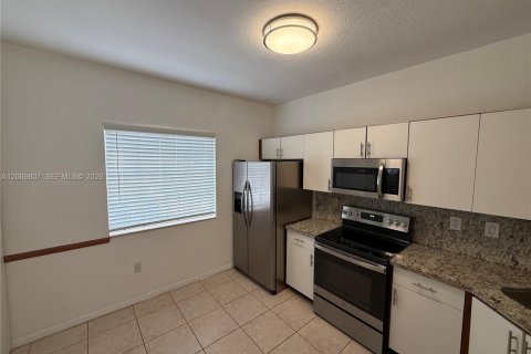 Touwnhouse à louer à Doral, Floride: 3 chambres, 127.28 m2 № 2307634 - photo 3