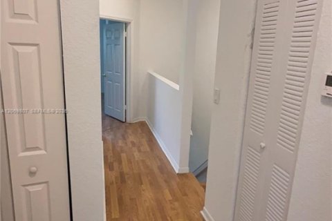 Touwnhouse à louer à Doral, Floride: 3 chambres, 127.28 m2 № 2307634 - photo 15