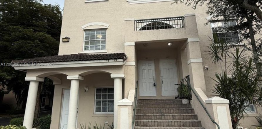 Touwnhouse à Doral, Floride 3 chambres, 127.28 m2 № 2307634
