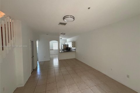 Touwnhouse à louer à Doral, Floride: 3 chambres, 127.28 m2 № 2307634 - photo 2