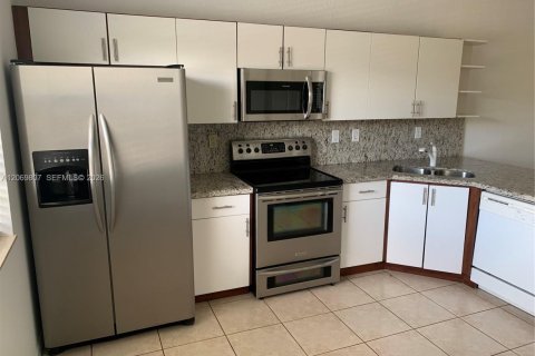 Touwnhouse à louer à Doral, Floride: 3 chambres, 127.28 m2 № 2307634 - photo 5