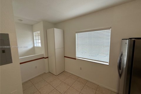 Touwnhouse à louer à Doral, Floride: 3 chambres, 127.28 m2 № 2307634 - photo 4