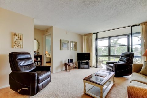 Condo in Largo, Florida, 2 bedrooms  № 1614304 - photo 16