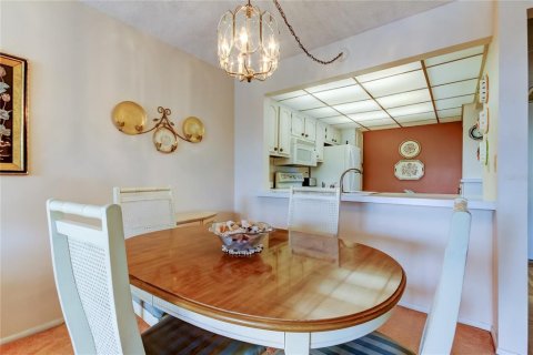 Condo in Largo, Florida, 2 bedrooms  № 1614304 - photo 15