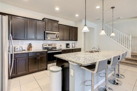 Touwnhouse à vendre à Kissimmee, Floride: 5 chambres, 210.24 m2 № 2395742 - photo 15
