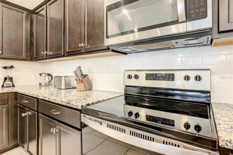 Touwnhouse à vendre à Kissimmee, Floride: 5 chambres, 210.24 m2 № 2395742 - photo 12