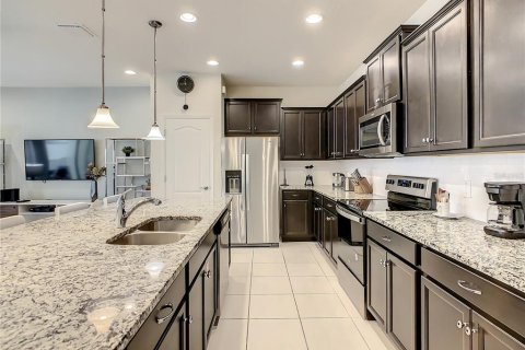 Touwnhouse à vendre à Kissimmee, Floride: 5 chambres, 210.24 m2 № 2395742 - photo 9