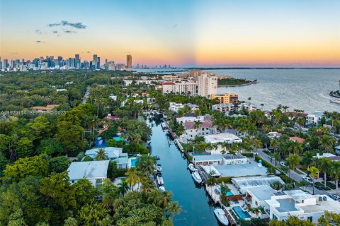 Villa ou maison à louer à Miami, Floride: 4 chambres, 340.49 m2 № 1987645 - photo 6
