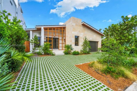 Villa ou maison à louer à Miami, Floride: 4 chambres, 340.49 m2 № 1987645 - photo 3