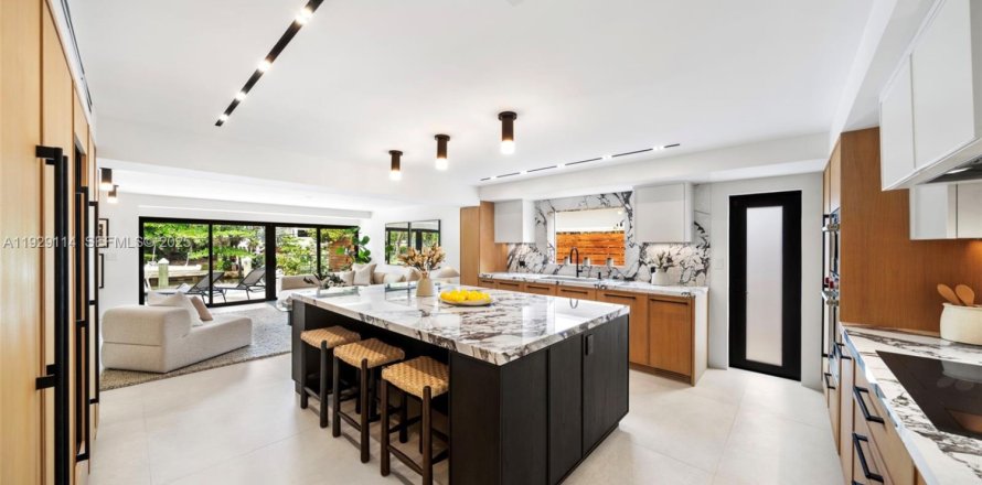 Villa ou maison à Miami, Floride 4 chambres, 340.49 m2 № 1987645