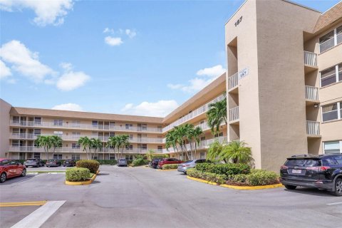 Condo in Sunrise, Florida, 2 bedrooms  № 2081657 - photo 21