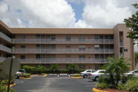 Condo in Sunrise, Florida, 2 bedrooms  № 2081657 - photo 20