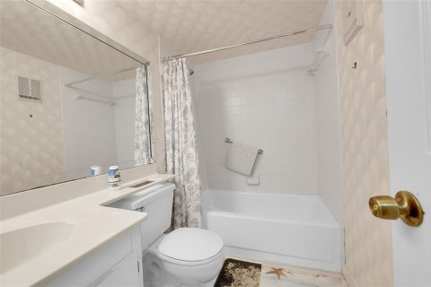 Condo in Sunrise, Florida, 2 bedrooms  № 2081657 - photo 12