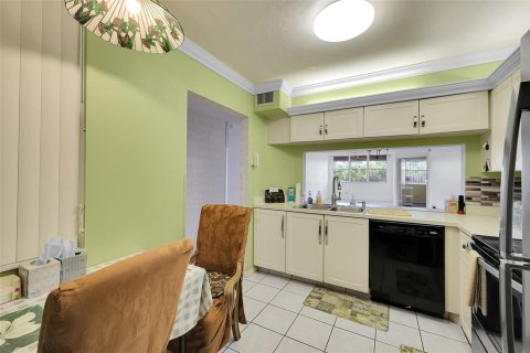 Condo in Sunrise, Florida, 2 bedrooms  № 2081657 - photo 19