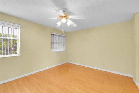 Condo in Sunrise, Florida, 2 bedrooms  № 2081657 - photo 8