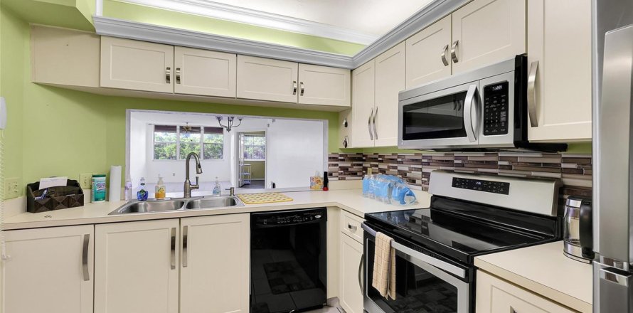 Condo in Sunrise, Florida, 2 bedrooms  № 2081657