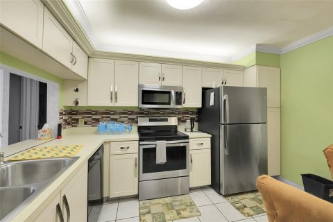Condo in Sunrise, Florida, 2 bedrooms  № 2081657 - photo 18