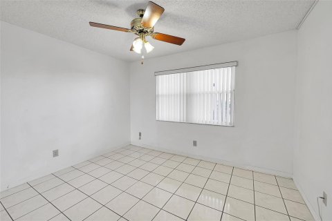 Condo in Sunrise, Florida, 2 bedrooms  № 2081657 - photo 14