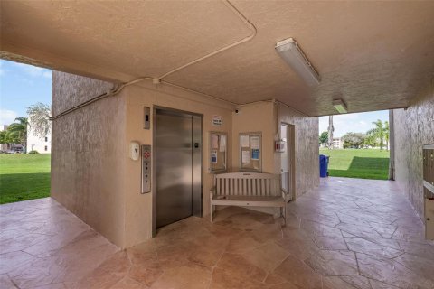 Condo in Sunrise, Florida, 2 bedrooms  № 2081657 - photo 22