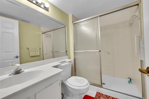 Condo in Sunrise, Florida, 2 bedrooms  № 2081657 - photo 11