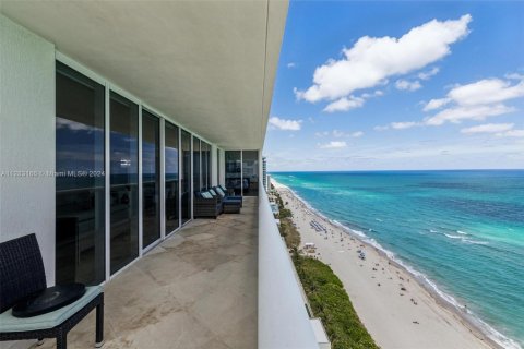 Copropriété à louer à Hallandale Beach, Floride: 3 chambres, 191.84 m2 № 103072 - photo 22