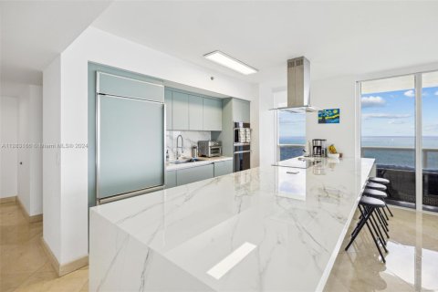 Copropriété à louer à Hallandale Beach, Floride: 3 chambres, 191.84 m2 № 103072 - photo 6