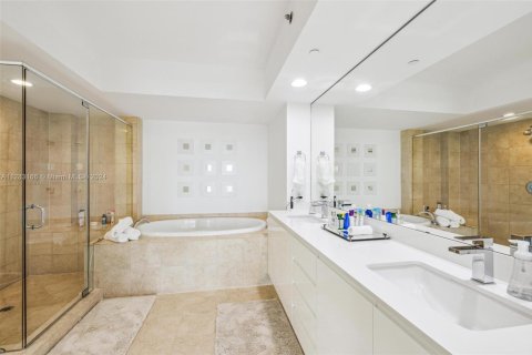 Copropriété à louer à Hallandale Beach, Floride: 3 chambres, 191.84 m2 № 103072 - photo 13
