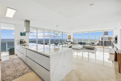 Copropriété à louer à Hallandale Beach, Floride: 3 chambres, 191.84 m2 № 103072 - photo 7