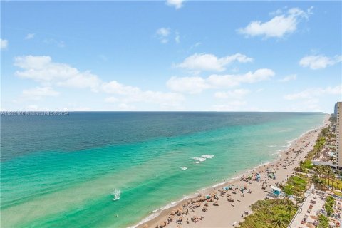 Copropriété à louer à Hallandale Beach, Floride: 3 chambres, 191.84 m2 № 103072 - photo 28