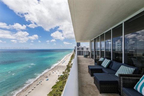 Copropriété à louer à Hallandale Beach, Floride: 3 chambres, 191.84 m2 № 103072 - photo 24
