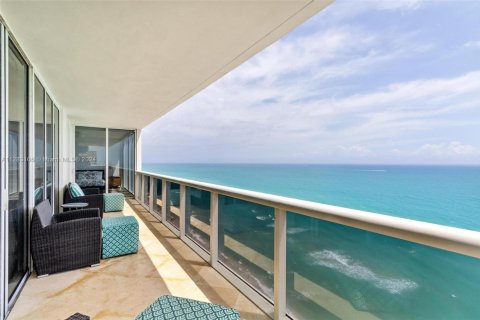 Copropriété à louer à Hallandale Beach, Floride: 3 chambres, 191.84 m2 № 103072 - photo 20