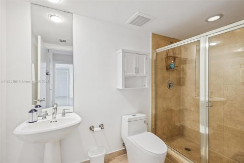 Copropriété à louer à Hallandale Beach, Floride: 3 chambres, 191.84 m2 № 103072 - photo 19